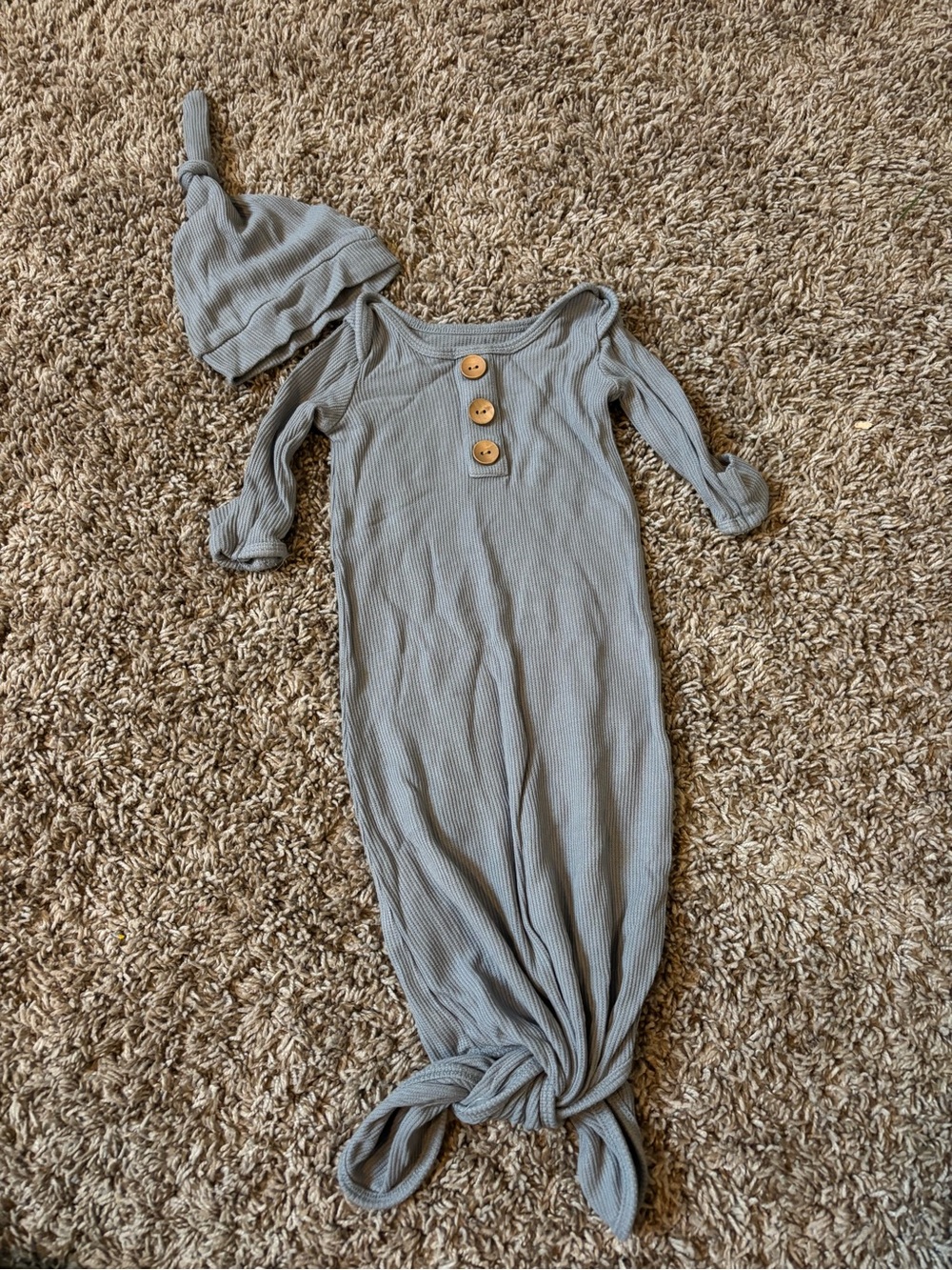 Caden Lane bamboo Ribbed Knot Gown & Hat Set